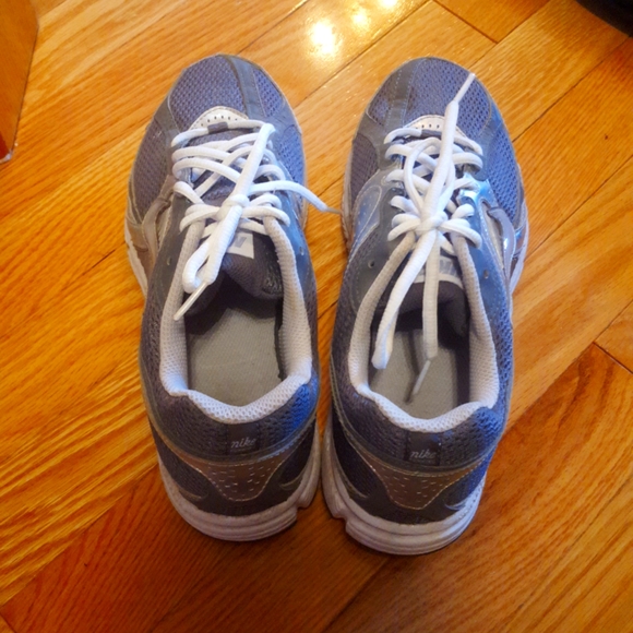 Women's Nike Running Shoes Size 9 - Picture 4 of 5